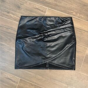 Elegant Black Faux Leather Skirt Large
